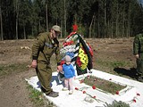 Фото: Акция посадки дубов 07 мая 2015