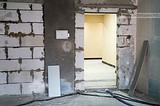 В квартирах вскоре установят входные двери