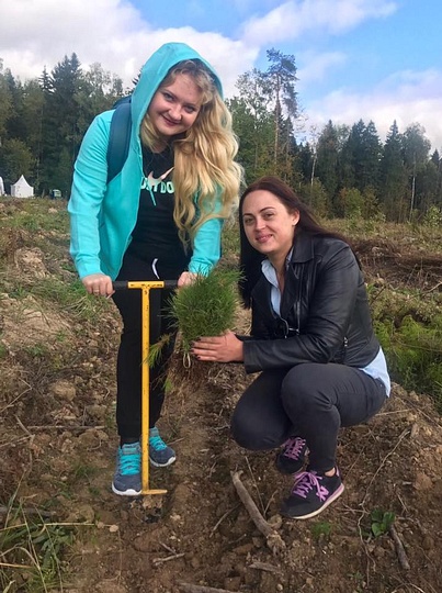Виктория Степанова и Ольга Лащева, Экологическая акция «Наш лес. Посади свое дерево»