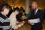 Каждому участнику конкурса были вручены дипломы